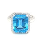 RBD001069001 18k White Gold Blue Topaz Diamond Ring