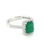 RED001888001 18K White Gold Emerald Diamond Ring